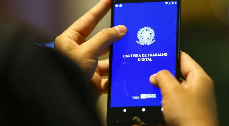 Trabalhador é notificado via app da CTPS toda vez que surgir uma vaga de emprego.