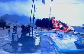 Um avião de pequeno porte caiu na Praia do Itaguá, em Ubatuba, litoral de São Paulo, na manhã desta quinta-feira (9). (Foto: Reprodução) Um avião de pequeno porte caiu na Praia do Itaguá, em Ubatuba, litoral de São Paulo, na manhã desta quinta-feira (9). (Foto: Reprodução)