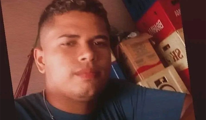 Um homem identificado como Raimundo Abraão Ferreira dos Santos, 20 anos, foi morto com um tiro na nuca (Foto: Reprodução/Redes Sociais) Um homem identificado como Raimundo Abraão Ferreira dos Santos, 20 anos, foi morto com um tiro na nuca (Foto: Reprodução/Redes Sociais)
