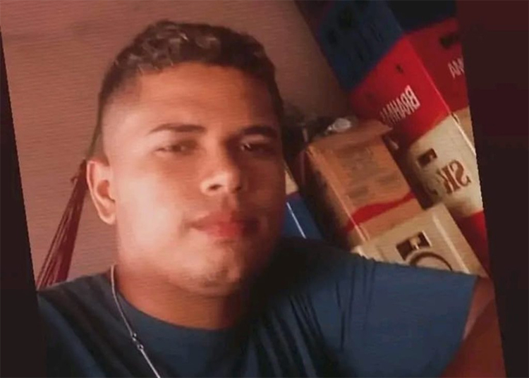 Um homem identificado como Raimundo Abraão Ferreira dos Santos, 20 anos, foi morto com um tiro na nuca