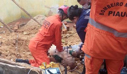 Uma mulher de 59 anos, identificada como Rosalinda Pereira da Silva, morreu nesta quarta-feira (15) após o muro da casa dela desmoronar (Foto: Corpo de Bombeiros) Uma mulher de 59 anos, identificada como Rosalinda Pereira da Silva, morreu nesta quarta-feira (15) após o muro da casa dela desmoronar (Foto: Corpo de Bombeiros)