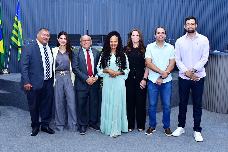A Câmara Municipal de Floriano realizou, na noite de segunda-feira (13), uma sessão solene que lotou as galerias da Casa Legislativa para homenagear o Dia do Fisioterapeuta e do Terapeuta