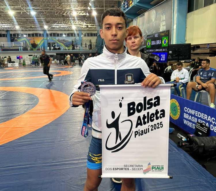 Atleta piauiense Samuel Cardoso conquista prata para o Brasil no Sul-Americano de Wrestling.