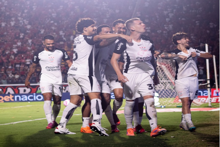 Corinthians supera Vitória em jogo duro e mantém campanha consistente na Série A