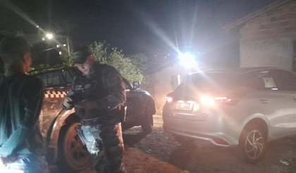 Família é feita refém durante assalto em Teresina. (Foto: Divulgação/8o BPM) Família é feita refém durante assalto em Teresina. (Foto: Divulgação/8o BPM)