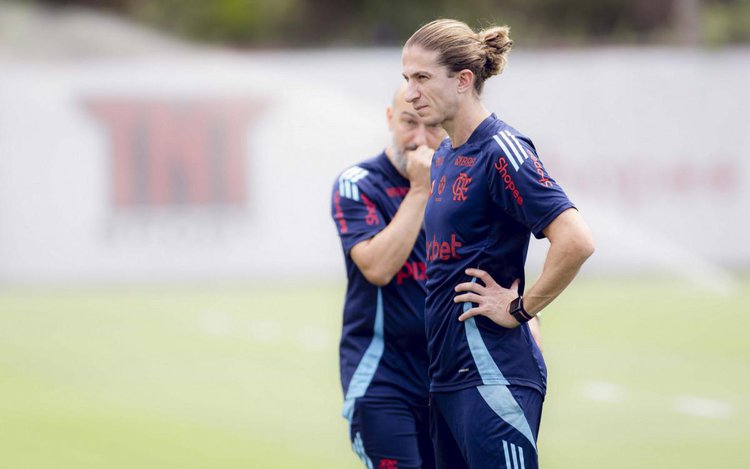 Flamengo e Filipe Luís negociam renovação contratual.