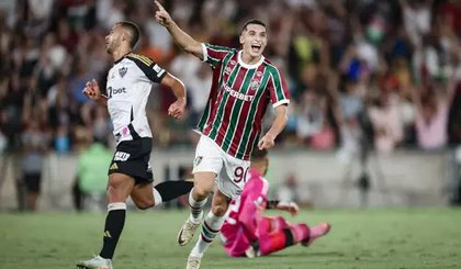 Fluminense domina no Maracanã, goleia o Atlético-MG e encosta no G-6 (Foto: Reprodução) Fluminense domina no Maracanã, goleia o Atlético-MG e encosta no G-6 (Foto: Reprodução)
