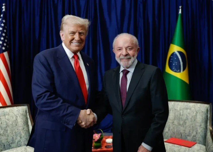 Lula e Trump discutem fim de tarifas e sanções em encontro “positivo” na Malásia