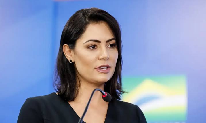 Michelle nega candidatura em 2026 e diz que prisão de Bolsonaro afeta família