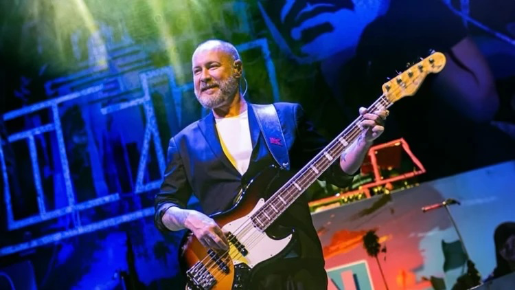 Músico enfrentava complicações hepáticas e estava afastado da banda desde 2018