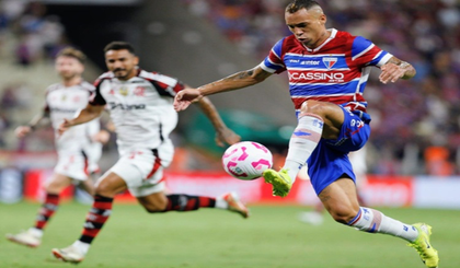 O Flamengo perdeu a chance de assumir a liderança do Campeonato Brasileiro, ao ser derrotado pelo Fortaleza por 1 a 0 neste sábado, na Arena Castelão. (Foto: Kid Júnior / Fortaleza) O Flamengo perdeu a chance de assumir a liderança do Campeonato Brasileiro, ao ser derrotado pelo Fortaleza por 1 a 0 neste sábado, na Arena Castelão. (Foto: Kid Júnior / Fortaleza)