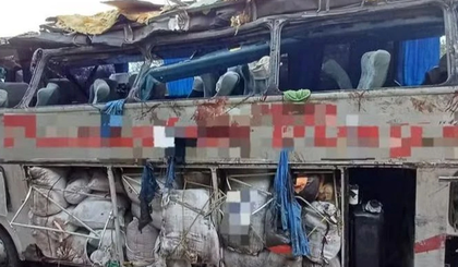 Ônibus com 35 passageiros tomba em rodovia no Agreste; 17 mortos e feridos graves (Foto: Divulgação) Ônibus com 35 passageiros tomba em rodovia no Agreste; 17 mortos e feridos graves (Foto: Divulgação)