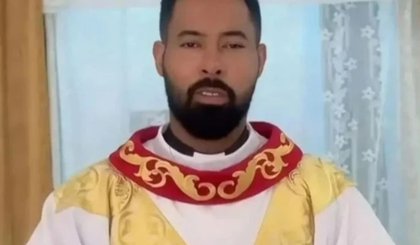 Padre é investigado após ser flagrado com noiva de fiel em banheiro de casa paroquial em Nova Maringá (Foto: reproduções redes sociais) Padre é investigado após ser flagrado com noiva de fiel em banheiro de casa paroquial em Nova Maringá (Foto: reproduções redes sociais)