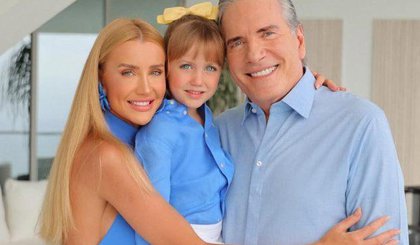 Roberto Justus, Ana Paula Siebert e a filha mais nova, Vick. (Foto: Reprodução/Instagram) Roberto Justus, Ana Paula Siebert e a filha mais nova, Vick. (Foto: Reprodução/Instagram)