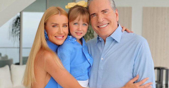 Roberto Justus, Ana Paula Siebert e a filha mais nova, Vick.