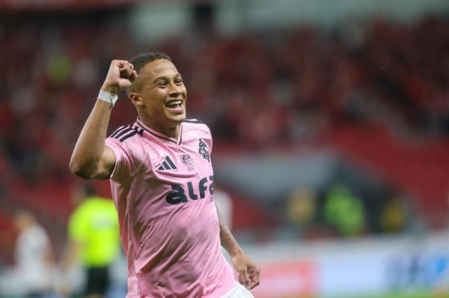 Sob chuva e com estreia vitoriosa de Ramón Díaz, Inter supera o Botafogo no Beira-Rio