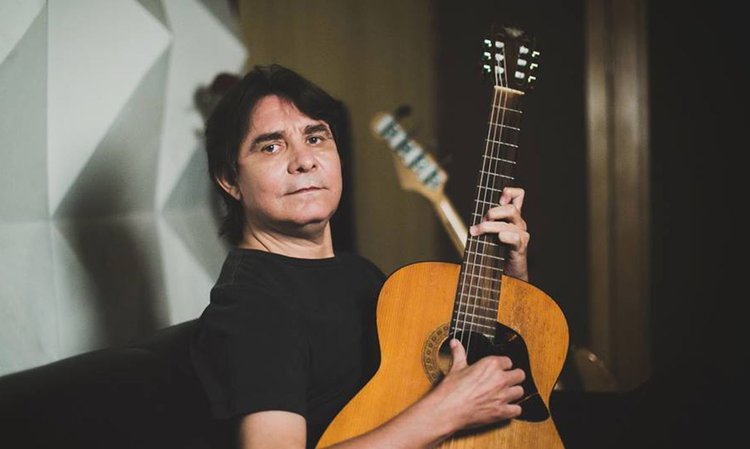 Cantor Lô Borges, ícone do Clube da Esquina, morre aos 73 anos.