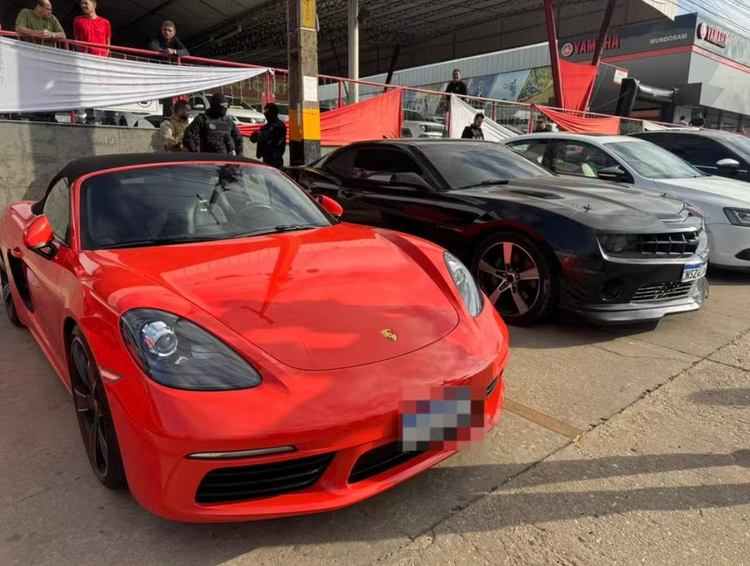 Carros de luxo são apreendidos durante Operação Need for Speed.
