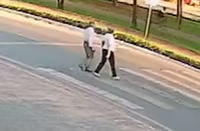 Casal de idosos é atropelado em faixa de pedestres após motoristas ignorarem travessia em Samambaia