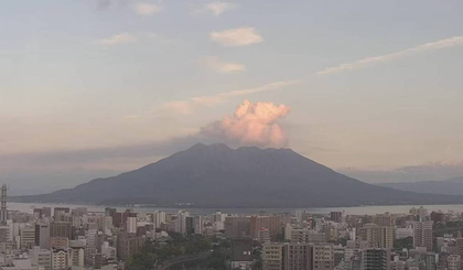 Cinzas lançadas ao Nordeste afetam Kagoshima e Miyazaki neste domingo (Foto: Reprodução) Cinzas lançadas ao Nordeste afetam Kagoshima e Miyazaki neste domingo (Foto: Reprodução)