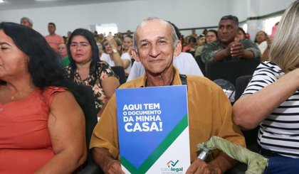Famílias são contempladas com registro de imóveis. (Foto: Ascom Sead)