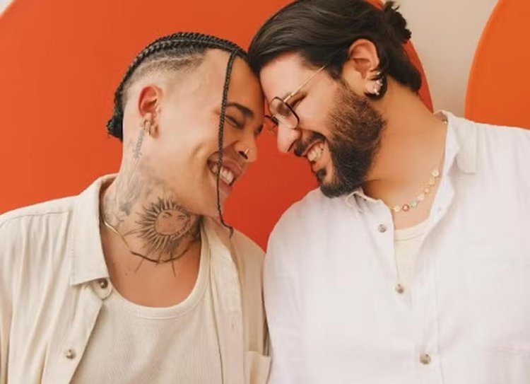 Gloria Groove se casa com Pedro Lopes após 10 anos de relacionamento