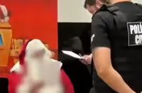 Homem que trabalhava como Papai Noel é detido em flagrante; investigação corre em sigilo para proteger vítimas