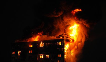 Incêndio em Hong Kong causa tragédia com 55 mortos. (Foto: Gerado por IA) Incêndio em Hong Kong causa tragédia com 55 mortos. (Foto: Gerado por IA)
