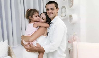 Mulher de Felipe Simas diz que pediu a Deus para fechar portas de carreira (Foto: reproduções) Mulher de Felipe Simas diz que pediu a Deus para fechar portas de carreira (Foto: reproduções)