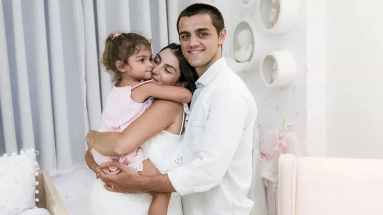 Mulher de Felipe Simas diz que pediu a Deus para fechar portas de carreira