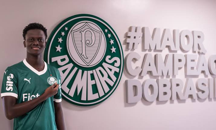 O Palmeiras acertou a contratação do zagueiro Koné, natural da Costa do Marfim. O defensor de 18 anos assinou até setembro de 2028,