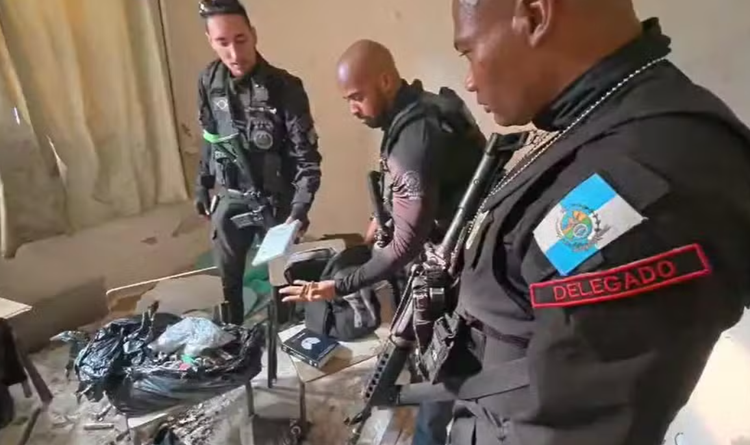 Polícia encontra drogas em escola durante operação no Rio.