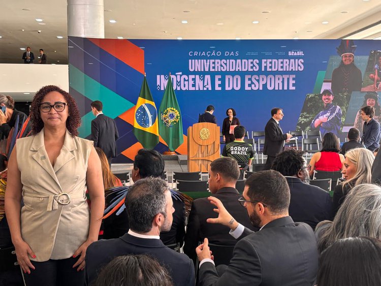 Professora e aluno da UFPI participam de lançamento de Universidade Indígena.