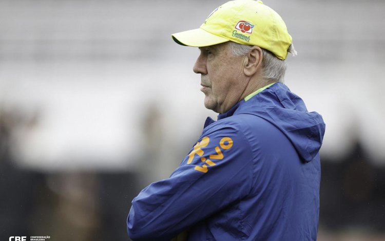 Técnico Carlo Ancelotti durante treino da Seleção Brasileira.
