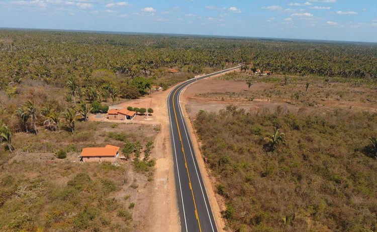 Trecho da BR-222 entre São João do Arraial e Matias Olímpio.