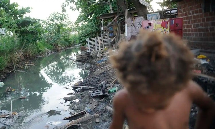 Unicef alerta: 417 milhões de crianças vivem privações severas no mundo.
