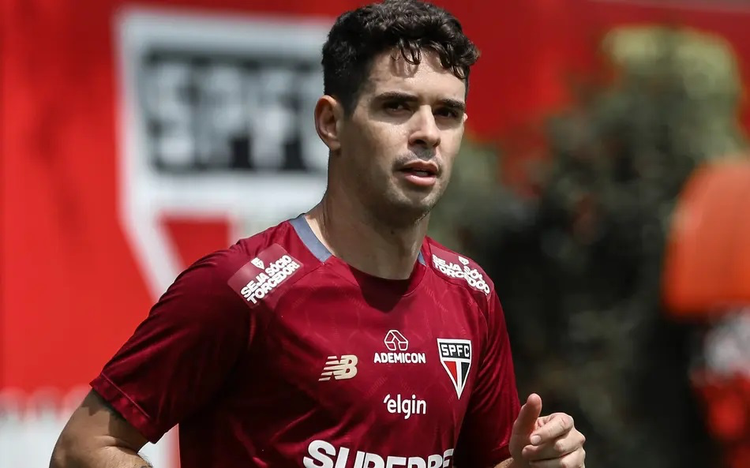 Após lesões e desmaio, Oscar avalia aposentadoria no São Paulo