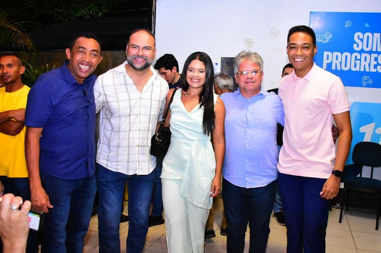 Bia souza ao centro