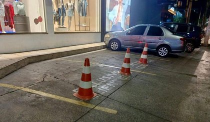 Combate à privatização de vagas de estacionamento retira cones e cavaletes. (Foto: Divulgação/Prefeitura de Teresina)