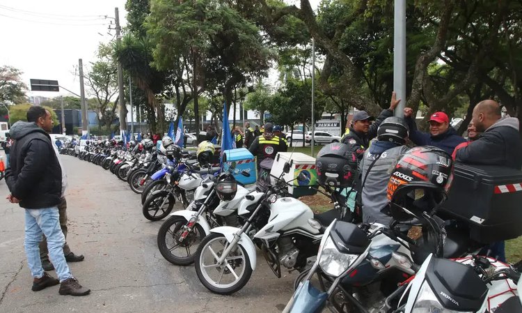 Concentração da 1a greve dos entregadores por aplicativos em frente a sede da SindimotoSP, no Brooklin.