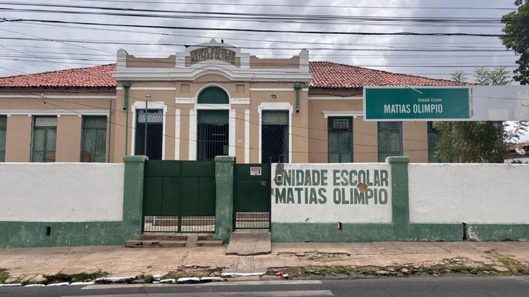 Encerramento de escola histórica em Teresina surpreende comunidade.