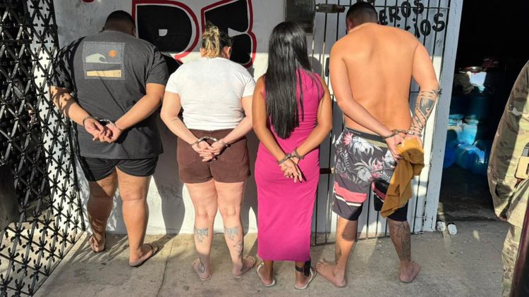 Família é alvo de operação por tráfico de drogas em Parnaíba.