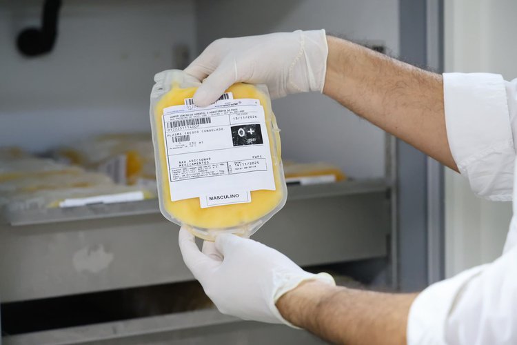 Hemopi recebe primeiros equipamentos do Novo PAC Saúde para ampliar a produção e armazenamento de plasma.