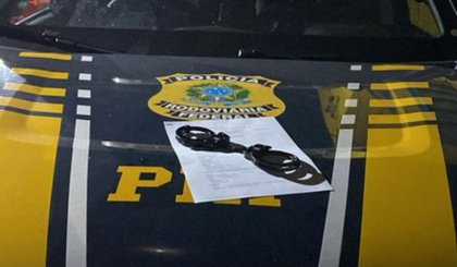 Homem é detido dentro de ônibus em Picos por não pagar pensão alimentícia. (Foto: Polícia Rodoviária Federal (PRF).)