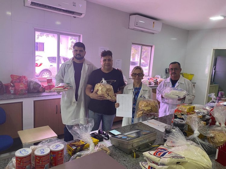 Imepi doa 230 kg de alimentos e 2.300 produtos testados a instituição social