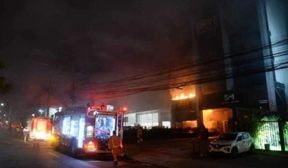 Incêndio atinge prédio comercial e deixa duas pessoas atendidas em BH (Foto: Túlio Santos/EM/D.A Press) Incêndio atinge prédio comercial e deixa duas pessoas atendidas em BH (Foto: Túlio Santos/EM/D.A Press)