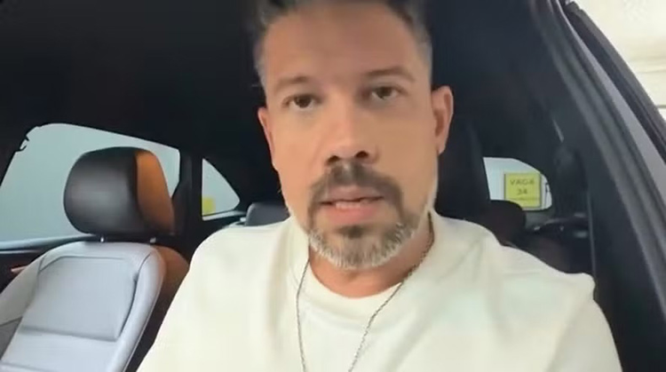 Jornalista Phelipe Siani tem celular roubado após carro ser atacado em SP