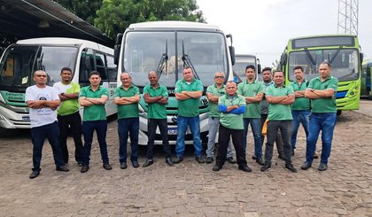 Motoristas e cobradores de ônibus paralisam atividades na Zona Sudeste de Teresina (Foto: Divulgação/Sintetro) Motoristas e cobradores de ônibus paralisam atividades na Zona Sudeste de Teresina (Foto: Divulgação/Sintetro)