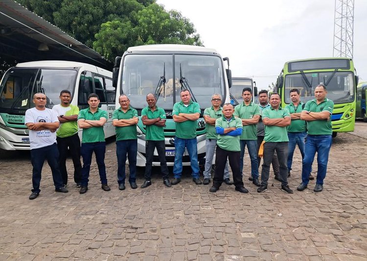 Motoristas e cobradores de ônibus paralisam atividades na Zona Sudeste de Teresina