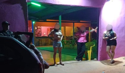 Polícia flagra adolescente de 15 anos em casa de show sendo explorada sexualmente. (Foto: Divulgação) Polícia flagra adolescente de 15 anos em casa de show sendo explorada sexualmente. (Foto: Divulgação)